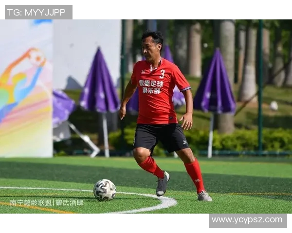 足球场上的传奇男人头像展现真实明星风采与魅力